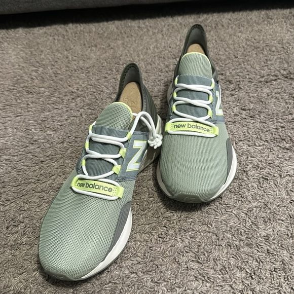 FIGS | New Balance ROAV Green and Lime Sneakers woman’s size 11 men’s 9.5 - Picture 3 of 7